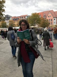 Reading while walking